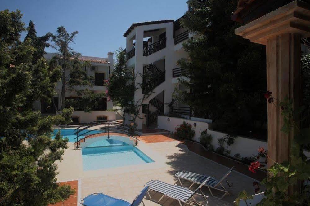 Rena Apartments Goúvai Luaran gambar