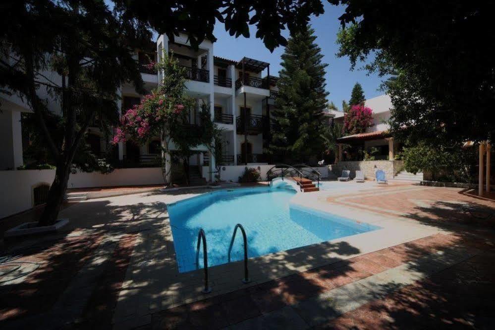 Rena Apartments Goúvai Luaran gambar